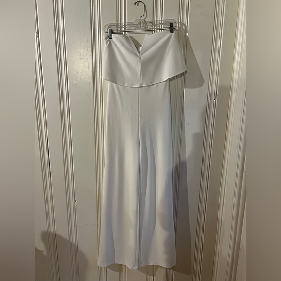 Lulu’s Power of Love White Strapless Jumpsuit NWOT Size Small - Picture 2 of 4